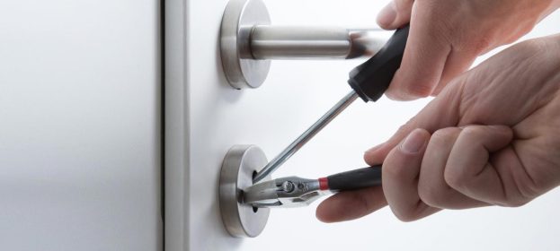 Professional Locksmith - Tips on Finding a Local Specialist