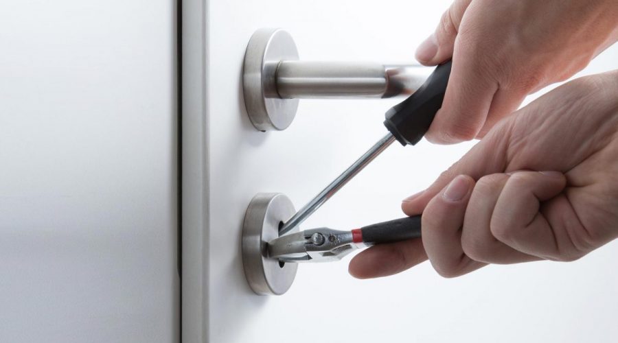 Professional Locksmith - Tips on Finding a Local Specialist