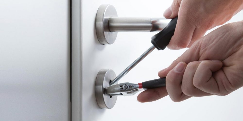 Professional Locksmith - Tips on Finding a Local Specialist